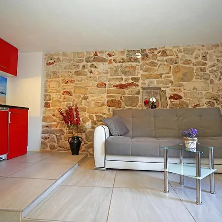 Moderna Kamena Kuca * Dol (Hvar)