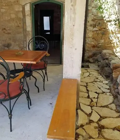 Moderna Kamena Kuca *