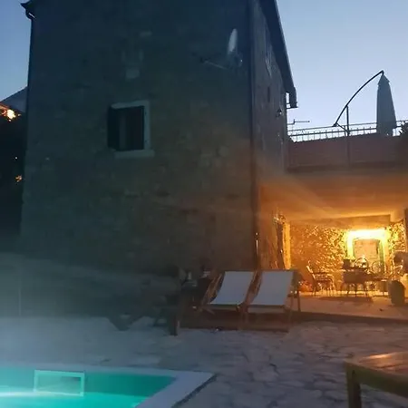Willa Moderna Kamena Kuca
