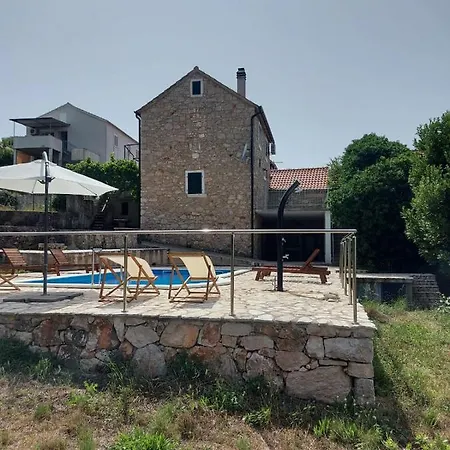 Moderna Kamena Kuca