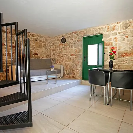 Moderna Kamena Kuca Villa *