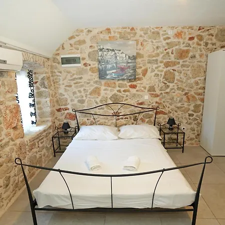 Villa Moderna Kamena Kuca Dol (Hvar)