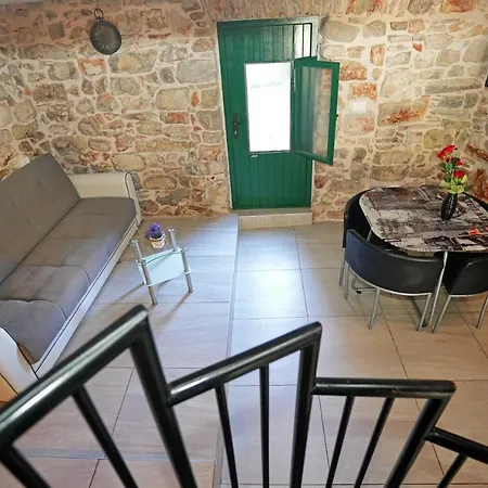 Moderna Kamena Kuca Villa